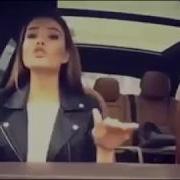 Красивая Девушка Поет В Машине The Beautiful Girl Sing In A Car